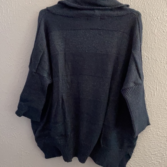 Sweater - Picture 6 of 6